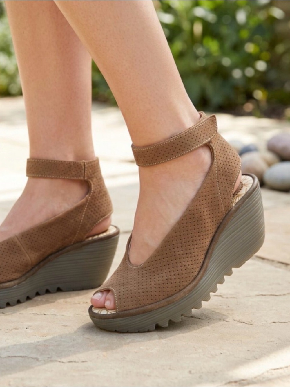 Like New Fly London size 39 (8.5) Yala Leather Peep Toe Wedge Sandals